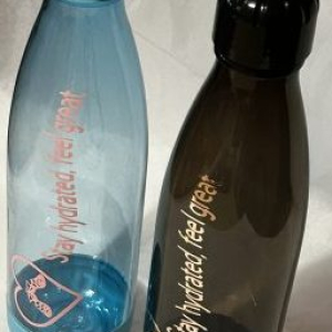 Screw top plastic drinks bottle